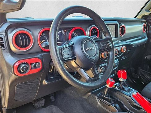Used 2022 Jeep Gladiator Sport image 10