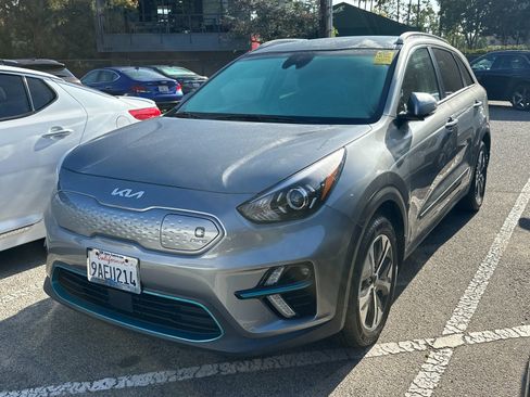 Certified 2022 Kia Niro EX FWD image 2