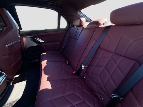 New 2026 BMW 750e xDrive w/ Executive Package image 21