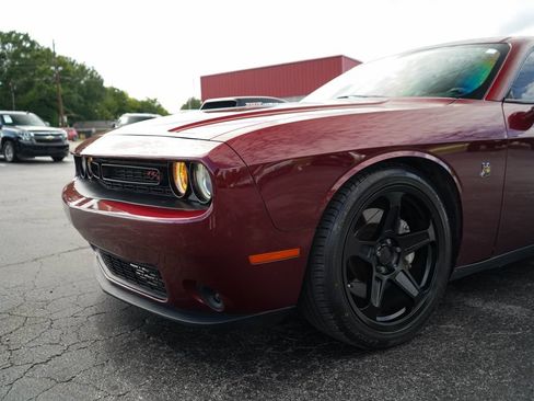 Used 2018 Dodge Challenger R/T Scat Pack RWD image 17