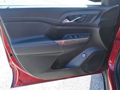 Used 2023 GMC Acadia SLE w/ Driver Convenience Package image 10