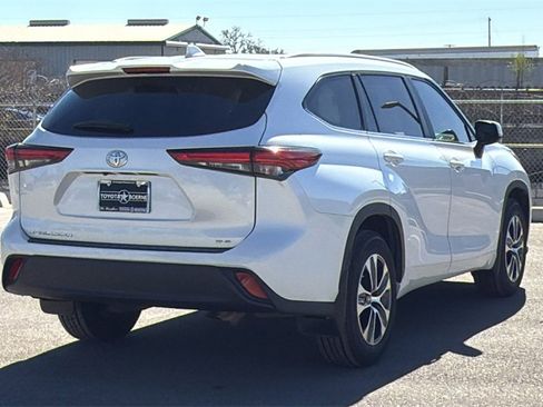 Certified 2023 Toyota Highlander XLE image 6