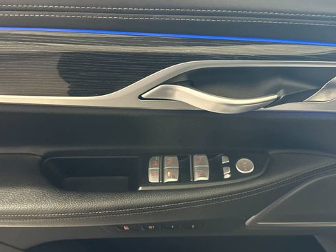 Used 2019 BMW 740i w/ Executive Package RWD image 13