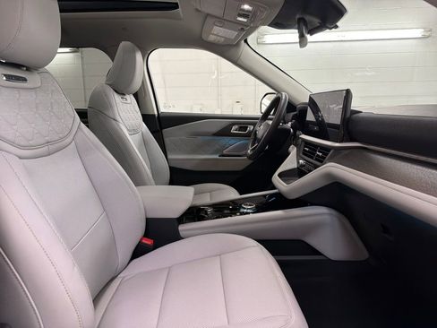 New 2026 Ford Explorer Platinum image 24