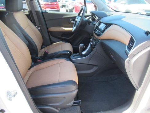 Used 2020 Chevrolet Trax LT w/ Driver Confidence Package FWD image 10