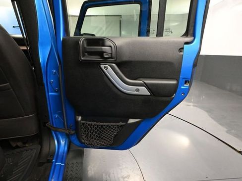 Used 2014 Jeep Wrangler Unlimited Sahara w/ Katzin Premium Leather Group image 33