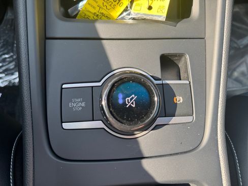 New 2025 Volkswagen Tiguan SE R-Line image 18