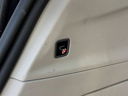Used 2023 Chrysler Pacifica Touring-L FWD image 23