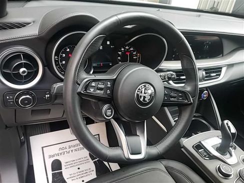 Used 2023 Alfa Romeo Stelvio Ti AWD/4WD image 6