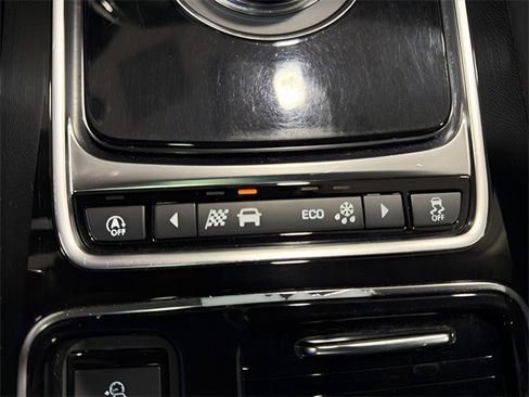 Used 2019 Jaguar F-PACE Prestige image 24