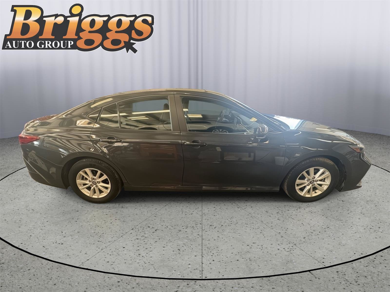 Used 2025 Toyota Camry LE FWD image 5