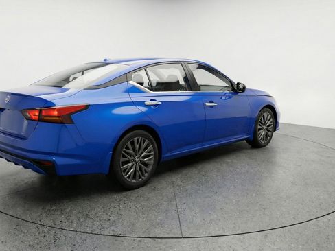 Used 2025 Nissan Altima 2.5 SV FWD image 9