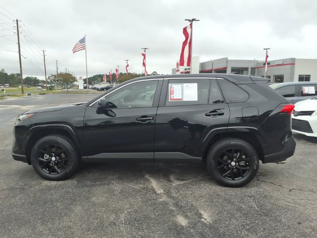Used 2024 Toyota RAV4 LE FWD image 3