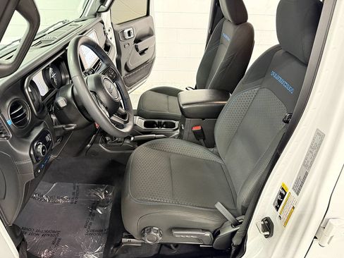 Used 2024 Jeep Wrangler Unlimited Rubicon 4xe w/ Capability Package AWD/4WD image 15