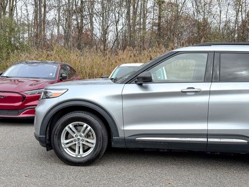 Certified 2022 Ford Explorer XLT w/ Equipment Group 202A image 9