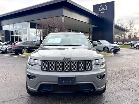 Used 2021 Jeep Grand Cherokee Laredo X image 2