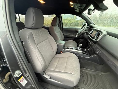 Used 2018 Toyota Tacoma TRD Off-Road image 10