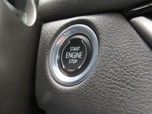 Used 2024 Cadillac XT4 Premium Luxury image 29