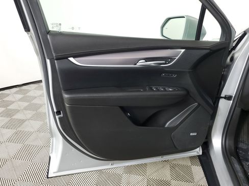 Used 2017 Cadillac XT5 Luxury w/ Driver Awareness Package image 22