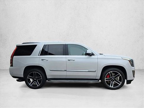 Used 2018 Cadillac Escalade Luxury image 4