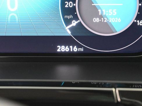 Used 2024 Volkswagen Atlas SE w/ Panoramic Sunroof Package FWD image 29