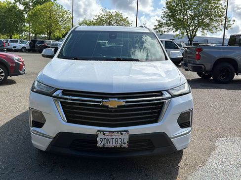 Used 2023 Chevrolet Traverse High Country FWD image 2