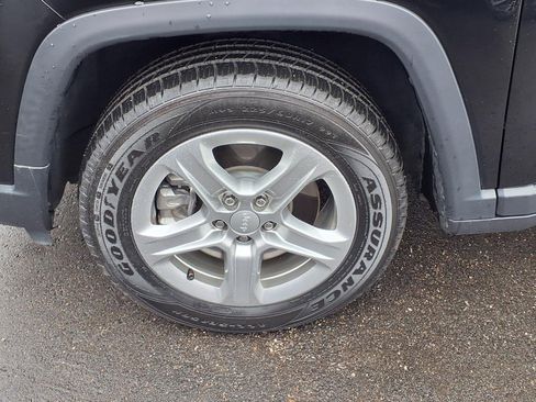 Used 2024 Jeep Compass Latitude image 23