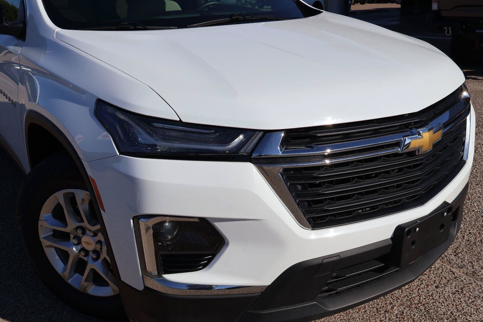 Used 2023 Chevrolet Traverse LS FWD image 8