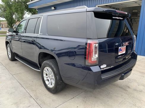 Used 2017 GMC Yukon XL SLE w/ SLE Value Package image 8