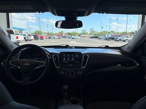 Used 2021 Chevrolet Malibu RS FWD image 36