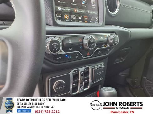 Used 2023 Jeep Wrangler Unlimited Sahara image 31