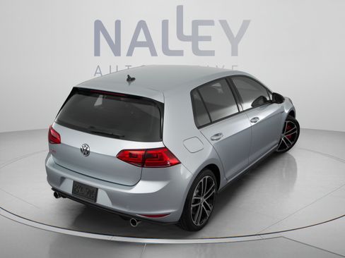 Used 2017 Volkswagen Golf 4-Door FWD image 4