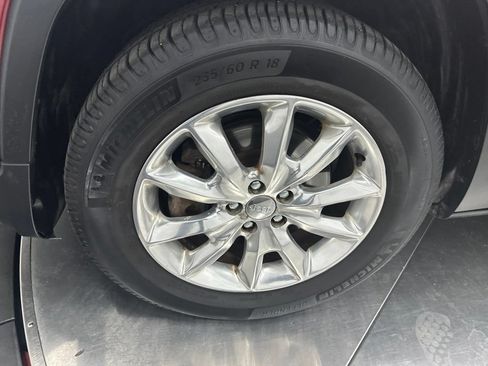 Used 2015 Jeep Cherokee Limited w/ Luxury Group AWD/4WD image 10
