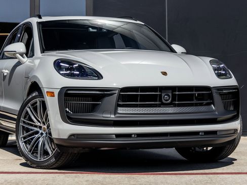 New 2026 Porsche Macan GTS image 9