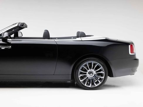 Used 2019 Rolls-Royce Dawn RWD image 39