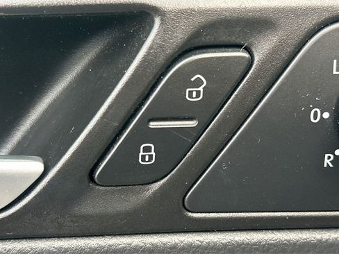 Used 2015 Volkswagen Jetta SE image 36