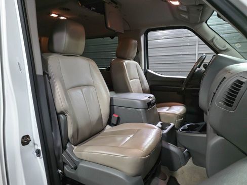Used 2018 Nissan NV 3500 SL image 18