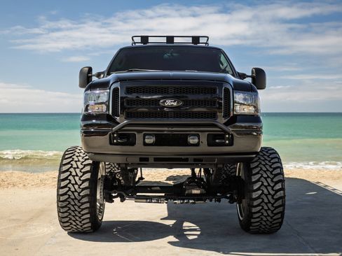 Used 2005 Ford Excursion Eddie Bauer image 3