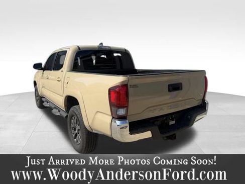 Used 2020 Toyota Tacoma SR5 RWD image 4