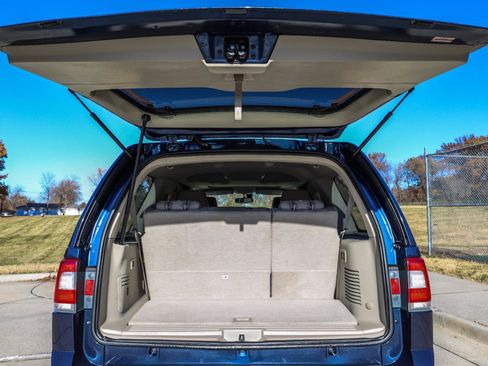 Used 2015 Lincoln Navigator 4WD image 18