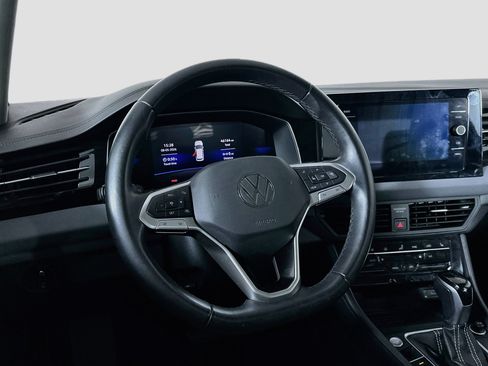 Used 2025 Volkswagen Jetta SE FWD image 18