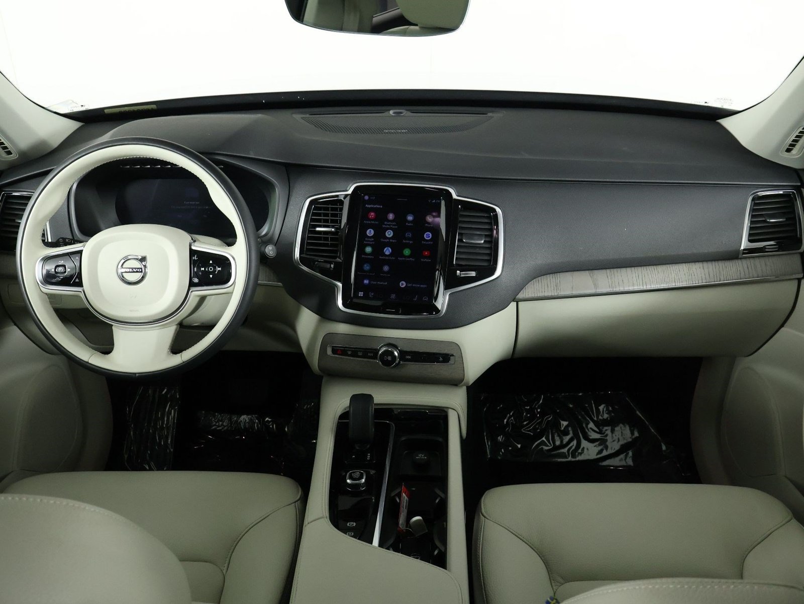 Certified 2025 Volvo XC90 T8 Plus w/ Protection Package Premier AWD/4WD image 7