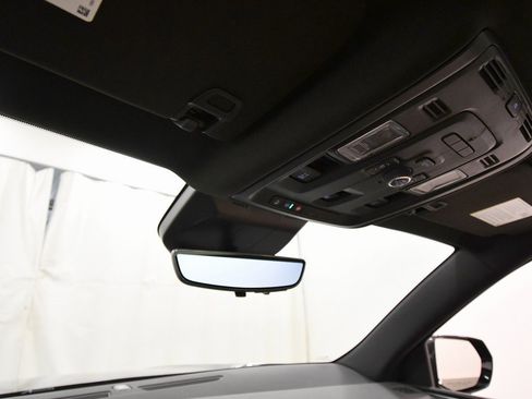 Used 2022 Cadillac Escalade Premium Luxury image 31