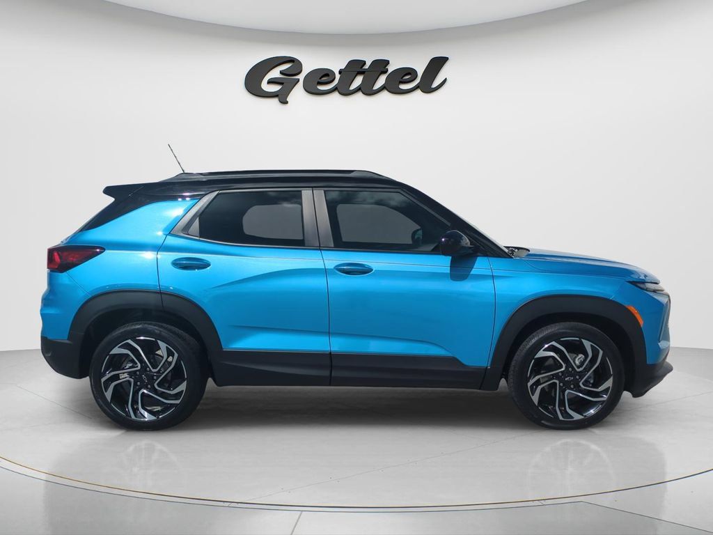 Used 2025 Chevrolet TrailBlazer RS w/ Convenience Package FWD image 4