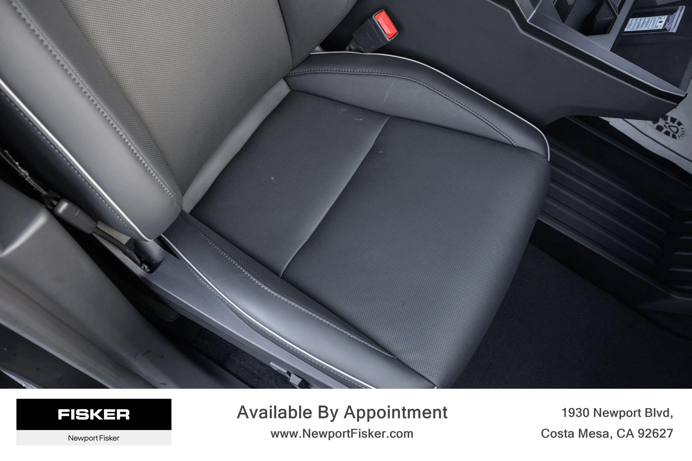 Used 2024 Tesla Cybertruck AWD Crew Cab image 34