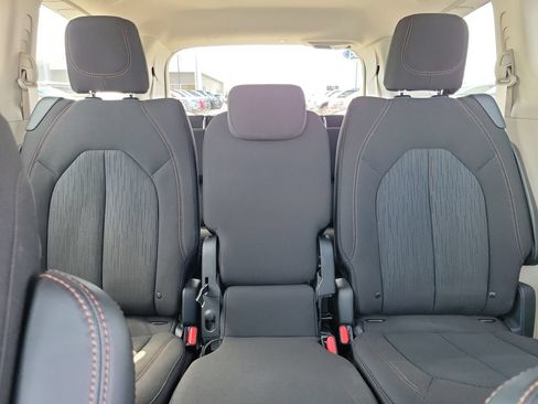 Used 2017 Chrysler Pacifica LX w/ Tire & Wheel Group FWD image 17