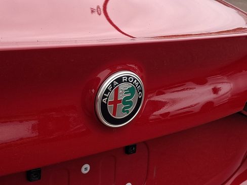 Used 2022 Alfa Romeo Giulia Ti AWD/4WD image 32