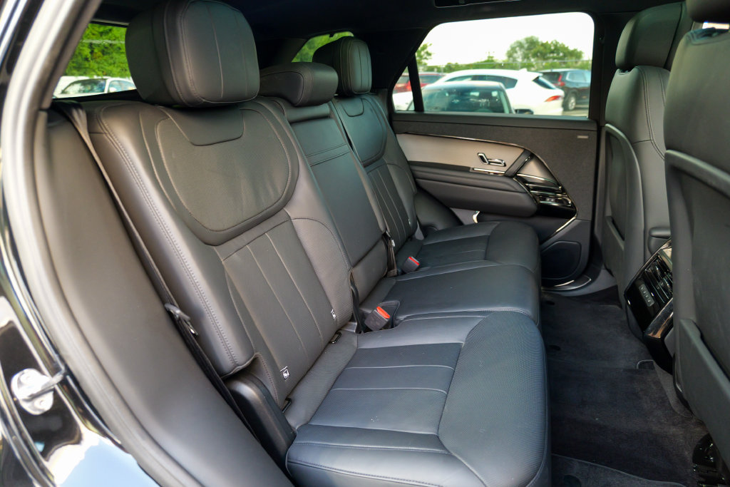 Used 2025 Land Rover Range Rover Sport SE AWD/4WD image 34