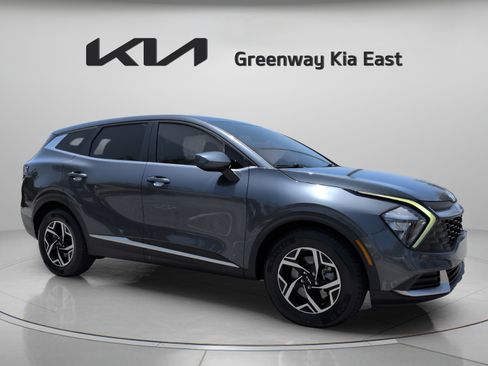 Used 2023 Kia Sportage LX FWD image 3