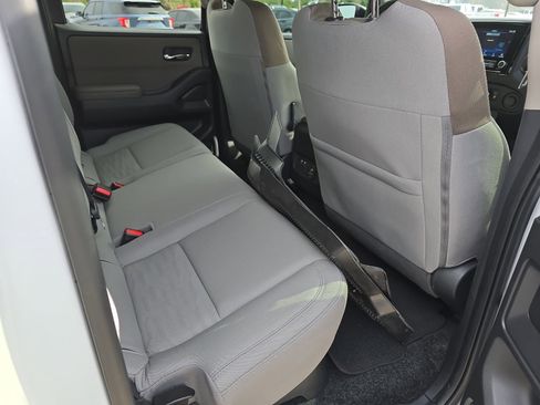 Used 2024 Nissan Frontier SV w/ SV Convenience Package image 11